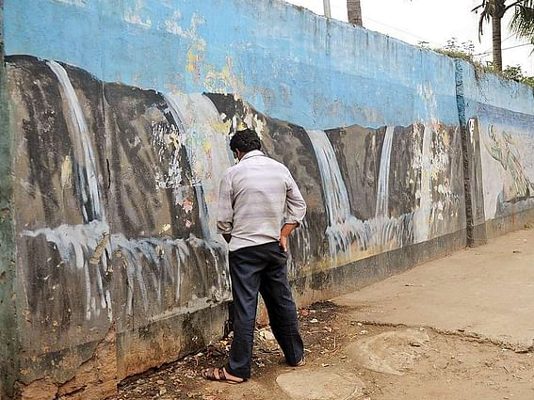 பொது இடத்தில் சி.று.நீ.ர் க.ழி.த்.த ந.பர் : தட்டி கேட்டவருக்கு நே.ர்.ந்.த சோ.க.ம்!!