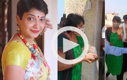 கடனை திருப்பி செலுத்தாததால் அதிகாரிகள் காலில் விழுந்த மதுவந்தி : அதிர்ச்சி வீடியோ!!