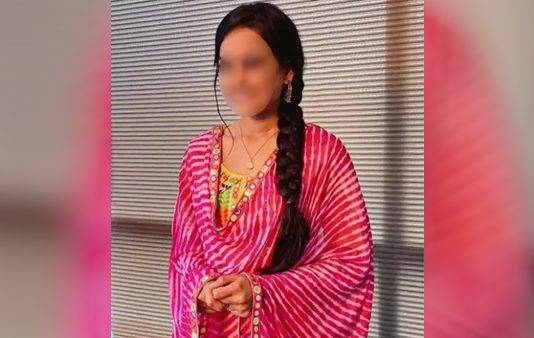 பட வாய்ப்புக்காக ப.டு.க்கைக்கு அழைத்தார் டைரக்டர் : பிரபல டிவி சீரியல் நடிகை க.த.ற.ல்!!