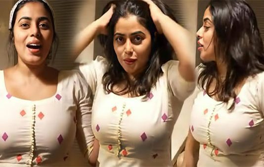 கட்டழகை நச்சுன்னு காட்டும் உடையில் தொப்புள் தெரிய போஸ் கொடுத்த பூர்ணா!!