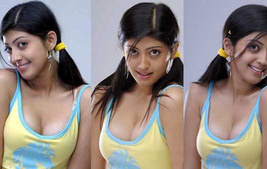 தொடையை காட்டி இணையத்தை அதிர வைத்த ப்ரணிதா!!