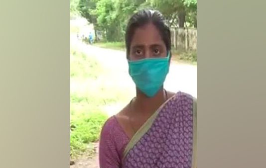 பள்ளிக்கு படிப்பிக்க சென்ற கணவன் : வீட்டில் இருந்த மனைவிக்கு அரங்கேறிய கொ.டூரம்!!