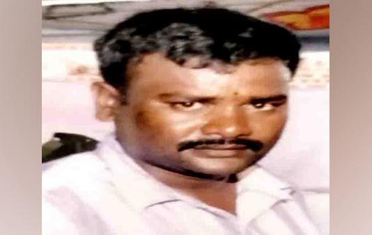 கணவர் தலையில் கல்லை போட்டு கொலை செய்த மனைவி : விசாரணையில் வெளியான அதிர்ச்சித் தகவல்!!
