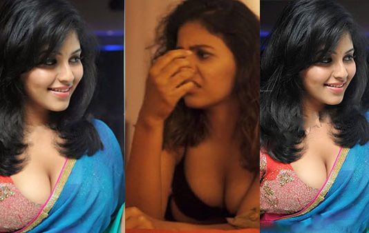 இந்த இளநீர்ல சூ.டு ஜாஸ்தி… சூ.ட்.டை கிளப்பும் நடிகைஅஞ்சலி!!