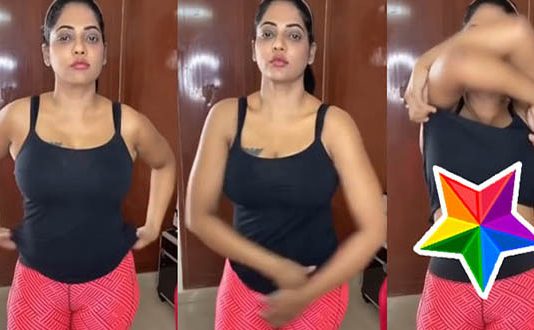 இழுத்துவிட்டு மறைச்சுட்டீங்க… ரேஷ்மா பசுபுலேட்டியின் ஹாட் வீடியோ!!