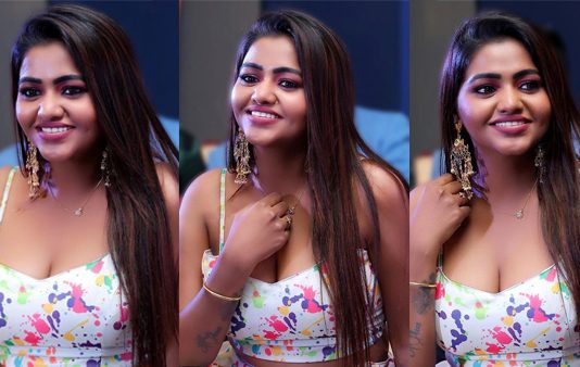 தொப்பை தெரிய கும்முன்னு போஸ் கொடுத்த ஷாலு ஷம்மு!!