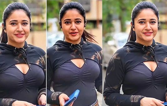 ஒட்டுமொத்த WINTER-க்கும், இந்த போட்டோஸ் போதும்.. பூனம் பாஜ்வா ஹாட் புகைப்படங்கள்!!