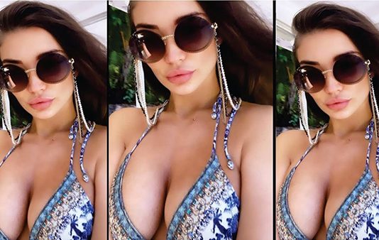 உள்ளாடை அணியாமல் ட்ரான்ஸ்பரண்ட் உடையில் போஸ் கொடுத்த எமி ஜாக்சன்!!