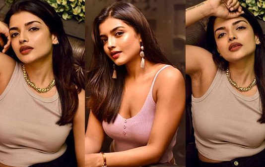 இந்த லூக் வேற லெவல்… பார்வையில் மாஸ் காட்டிய ஆஷ்னா சவேரி!!