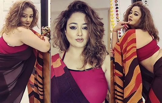 பொது இடத்திலும் இப்படியா பண்ணுவீங்க.. கவர்ச்சிப் படியில் எல்லை மீறிய கிரண் ஹாட் புகைப்படங்கள்!!