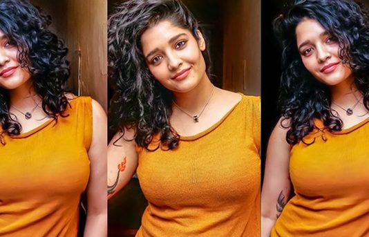 குட்டையான டவுசரில் உடல் அங்கங்களை எடுப்பாக காட்டி கிறங்க வைத்த ரித்திகா சிங்!!