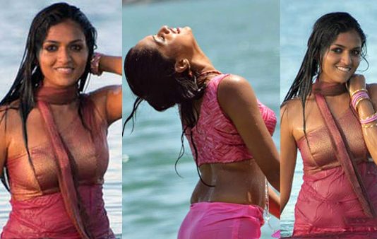 மேலாடையை கழட்டி போஸ் கொடுத்த சுனைனா… குஷியான ரசிகர்கள்!!