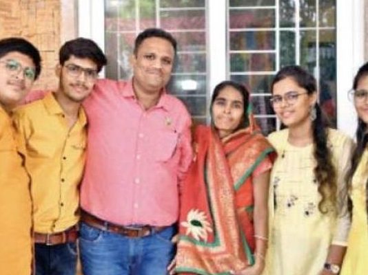 பல கோடி பணத்தை துச்சமாக எண்ணி துறந்து யாசகம் பெற்று வாழும் கோடீஸ்வர குடும்பம் : வெளியான அதிர்ச்சிக் காரணம்!!