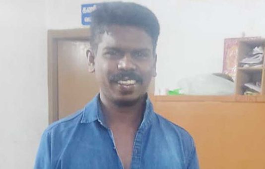 கள்ளக் காதலியின் மகனை சுவற்றில் அடித்து கொலை செய்த இளைஞன் : நெஞ்சை உலுக்கும் சம்பவம்!!