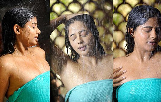 வித்தியாசமான உடையில் வேற லெவல் லுக்கில் போஸ் கொடுத்த பிரியாமணி!!