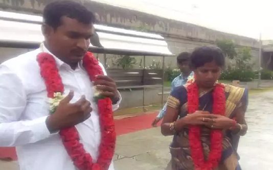 10 வருட பழக்கத்திற்கு பிறகு கசந்த சாதி… இப்போ நான் எங்க போவேன்… பெண்ணின் கண்ணீர் போராட்டம்!!