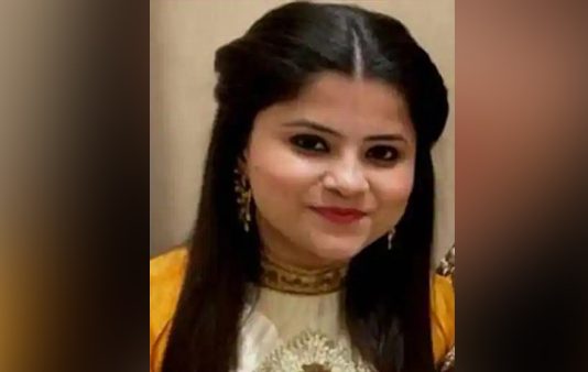 டியூஷன் ஆசிரியருடன் கண்மூடித்தனமான காதல் : குடும்பமே சேர்ந்து அடித்துக் கொன்ற கொடூரம்!!