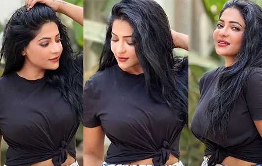 சுடிதாரில் கட்டழகை நச்சுன்னு காட்டி சூடேத்தும் ரேஷ்மா பசுப்புலேட்டி!!