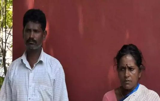 பெண் குளிப்பதை வீடியோ எடுத்து வாலிபரிடம் கொடுத்த பெண் : பின்னர் நேர்ந்த விபரீதம்!!