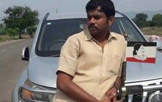 மனைவியுடன் நெருக்கமாக இருக்க போட்டோ இருக்கு என மிரட்டிய நபர் : பின்னர் நேர்ந்த விபரீதம்!!