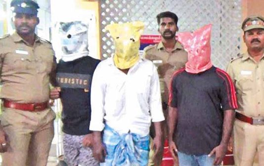 மும்பை அழகியை வரவழைத்து உல்லாசம்… காரியம் முடிந்ததும் இளைஞர்கள் செய்த பகீர் சம்பவம்!!