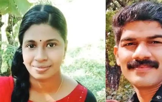 ரூம் போட்டு அளவுக்கு அதிகமாக மது குடித்து கள்ளக்காதல் ஜோடி செய்த காரியம் : நேரில் பார்த்த ஊழியருக்கு காத்திருந்த அதிர்ச்சி!!
