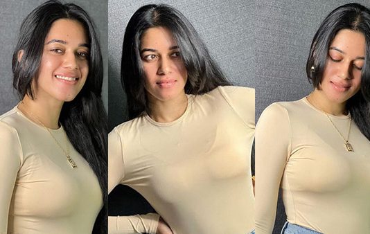 மாடர்ன் உடையில் சகலத்தையும் காட்டி ஹாட் வீடியோவை வெளியிட்ட மிருணாளினி ரவி!!