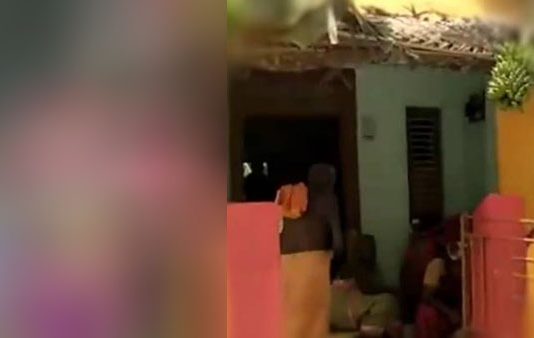 கட்டிய மனைவியை துண்டால் கழுத்தை இறுக்கி கொன்ற கணவன் : நடந்த பதறவைக்கும் சம்பவம்!!