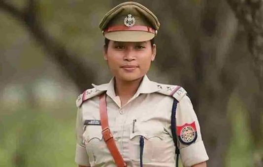 வருங்கால கணவர் மீது மோசடி புகார்… ஆதாரங்களை திரட்டி அதிரடியாக கைது செய்த பெண் காவலர் : குவியும் பாராட்டு!!