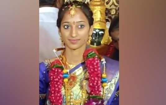 தாலி கட்டுற நேரத்துல மாப்பிள்ளையின் மடியில் மயங்கி விழுந்து உயிரிழந்த மணப்பெண் : நெஞ்சை உலுக்கும் சம்பவம்!!