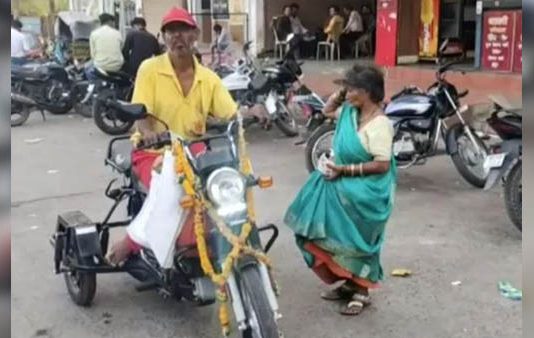 பிச்சை எடுத்து கட்டுகட்டாக பணம் சேர்ந்த நபர்… மனைவிக்கு கொடுத்த ஒரு ஆச்சரிய பரிசு : நெகிழ்ச்சி வீடியோ!!
