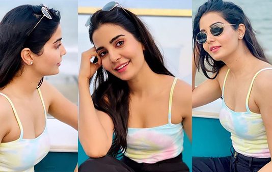 ஸ்வீலெஸ் ஜாக்கெட்டில் முன்னழகு ஒப்பனாக தெரியும்படி போஸ் கொடுத்த பிரபல நடிகை!!