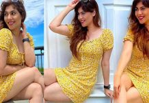 தலைகீழாக யோகா செய்து கவர்ச்சி கொஞ்சம் தூக்கலா காட்டி வீடியோ வெளியிட்ட ஷெரின்!!