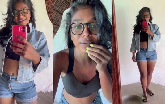 குட்ட டவுசரும் முண்டா பணியனும் தூக்குது… மாலத்தீவில் மஜா பண்ணும் விஜே பார்வதி!!