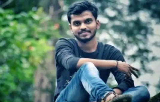 கல்லூரி பேராசிரியர் ஆற்றில் குதித்து தற்கொலை : போலீஸ் விசாரணையில் காத்திருந்த பேரதிர்ச்சி!!