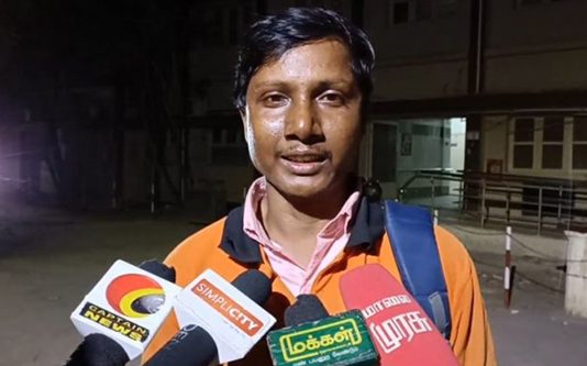 பெண்ணை இடித்துவிட்டு நிற்காமல் சென்ற தனியார் பள்ளி வாகனம் : தட்டிக்கேட்ட ஊழியைரை தாக்கிய போலீஸ் கைது!!