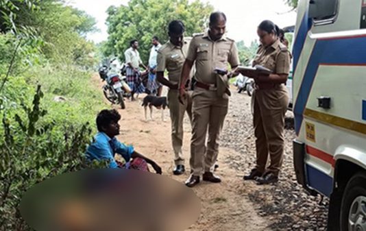 காட்டுக்குள் வைத்து மனைவிக்கு பிரசவம் பார்த்த கணவர் : தாயும், சேயுக்கும் நேர்ந்த சோகம்!!