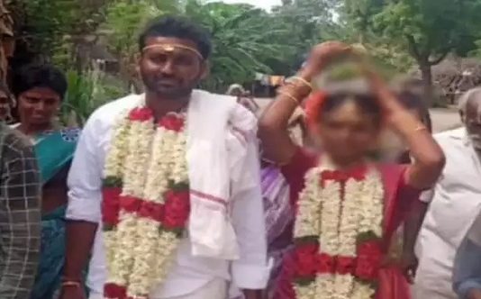 காதலித்த பெண் ஓட்டம்… இறுதி நேரத்தில் அத்தை மகள் கொடுத்த அதிர்ச்சி வைத்தியம்!!
