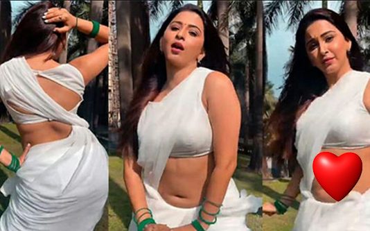 முன்னழகை தூக்கலாக காட்டி இளசுகளின் தூக்கத்தை கெடுத்த ஈசன்யா!!
