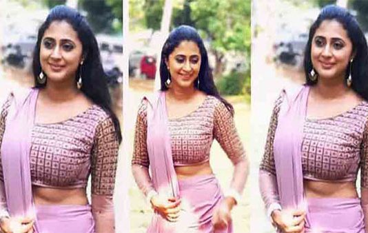 அரைகுறை ஆடையில் கவர்ச்சி வீடியோவை வெளியிட்டு ரசிகர்களுக்கு விருந்து வைத்த கனிகா!!
