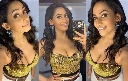 கவர்ச்சி உடையில் சஞ்சனா சிங்கின் ஹாட் கிளிக்ஸ்!!