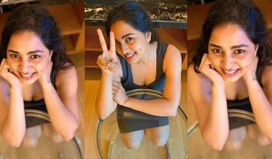 குட்டபாவடையில் முன்னழகு எடுப்பாக தெரியும்படி போஸ் கொடுத்து சூடேற்றும் சிருஷ்டி டாங்கே!!