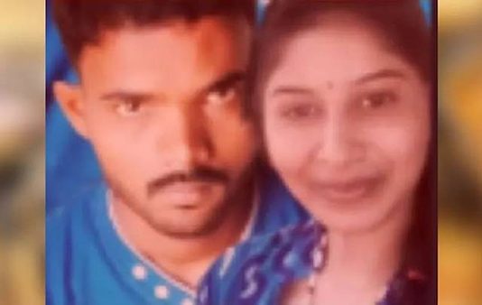 கண்டித்த காதலி.. தலையை தனியே எடுத்து கொண்டு போலிஸ் ஸ்டேசன் வந்த காதலன்!!