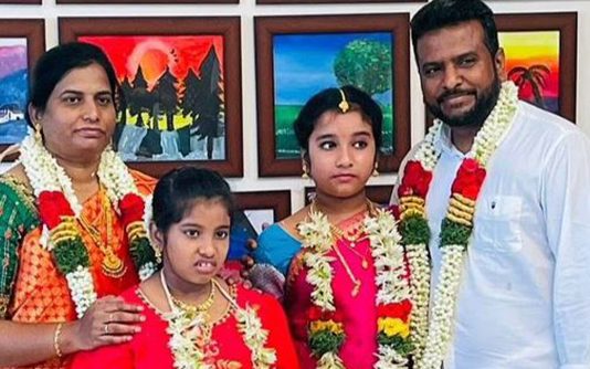 3 வருடத்திற்கு பின் மனைவிக்கு கணவன் கொடுத்த கிஃட்… ஆனந்த கண்ணீரில் மனைவி : வைரல் வீடியோ!!