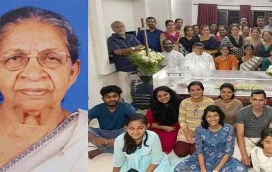 ஐஸ்பெட்டியில் சடலம், சுற்றி நின்று சிரித்தபடி போஸ் கொடுத்த குடும்பம் : இணையத்தில் வைரலான புகைப்படம்!!
