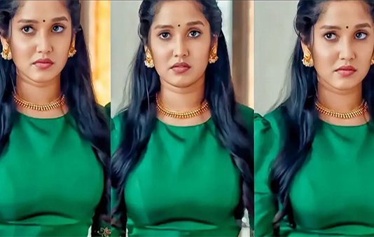 படுக்கையில் தொடையை காட்டி இளசுகளின் சூட்டை கிளப்பும் அனிகா!!