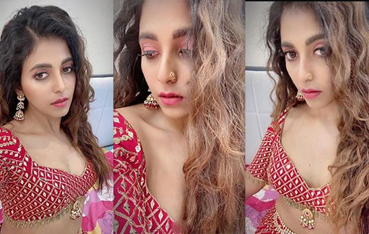 என்ன அஞ்சலி ஆளே மாறிட்டிங்க.. அந்த இடத்தில் உள்ள மச்சம் தெரிய சூடான போஸ் கொடுத்த அஞ்சலி!!