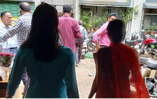 6 வயதில் காணாமல்போன சிறுமி 9 வருடங்களுக்கு பிறகு கண்டுபிடிப்பு : கண் கலங்க வைக்கும் சம்பவம்!!