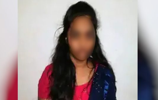 இரண்டு பேருடன் கள்ளக்காதல்.. கணவனை கழட்டிவிட்ட மனைவி : பழைய போனை பார்த்த மாமனாருக்கு காத்திருந்த அதிர்ச்சி!!