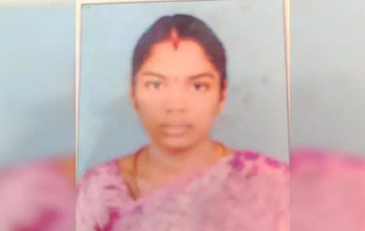 ரத்த வெள்ளத்தில் இருந்த மனைவியை கட்டிபிடித்து உறங்கிய கணவன் : மனதை உலுக்கிய சம்பவம்!!